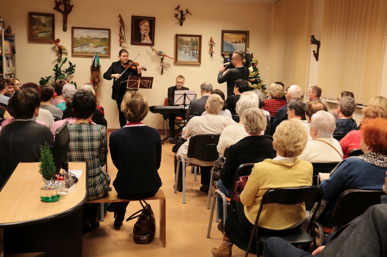 Koncert kolęd w bibliotece