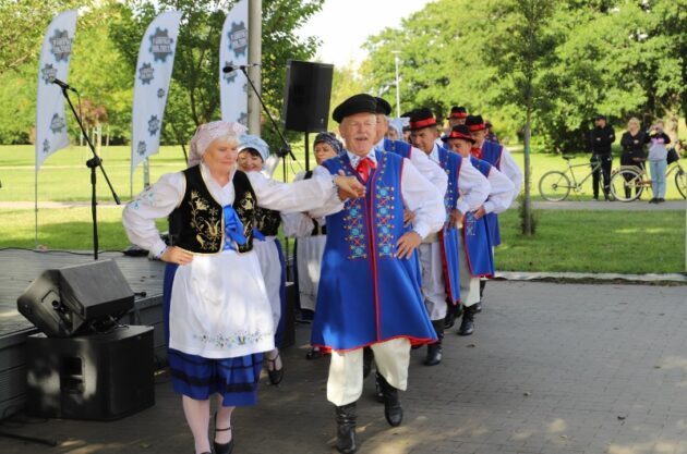 REDZANIE w nowych strojach! Finał projektu „Folklor na miarę szyty”